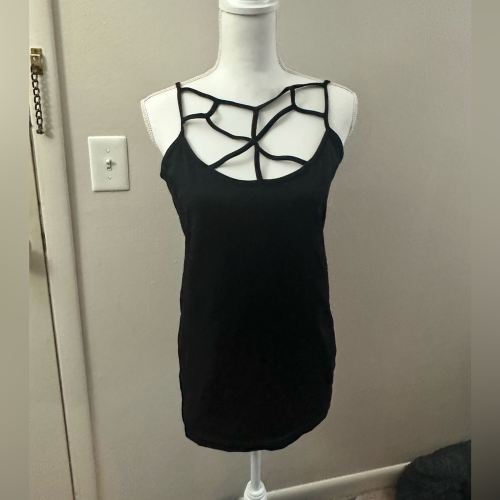 Zenana Outfitters Black and White criss cross tank top